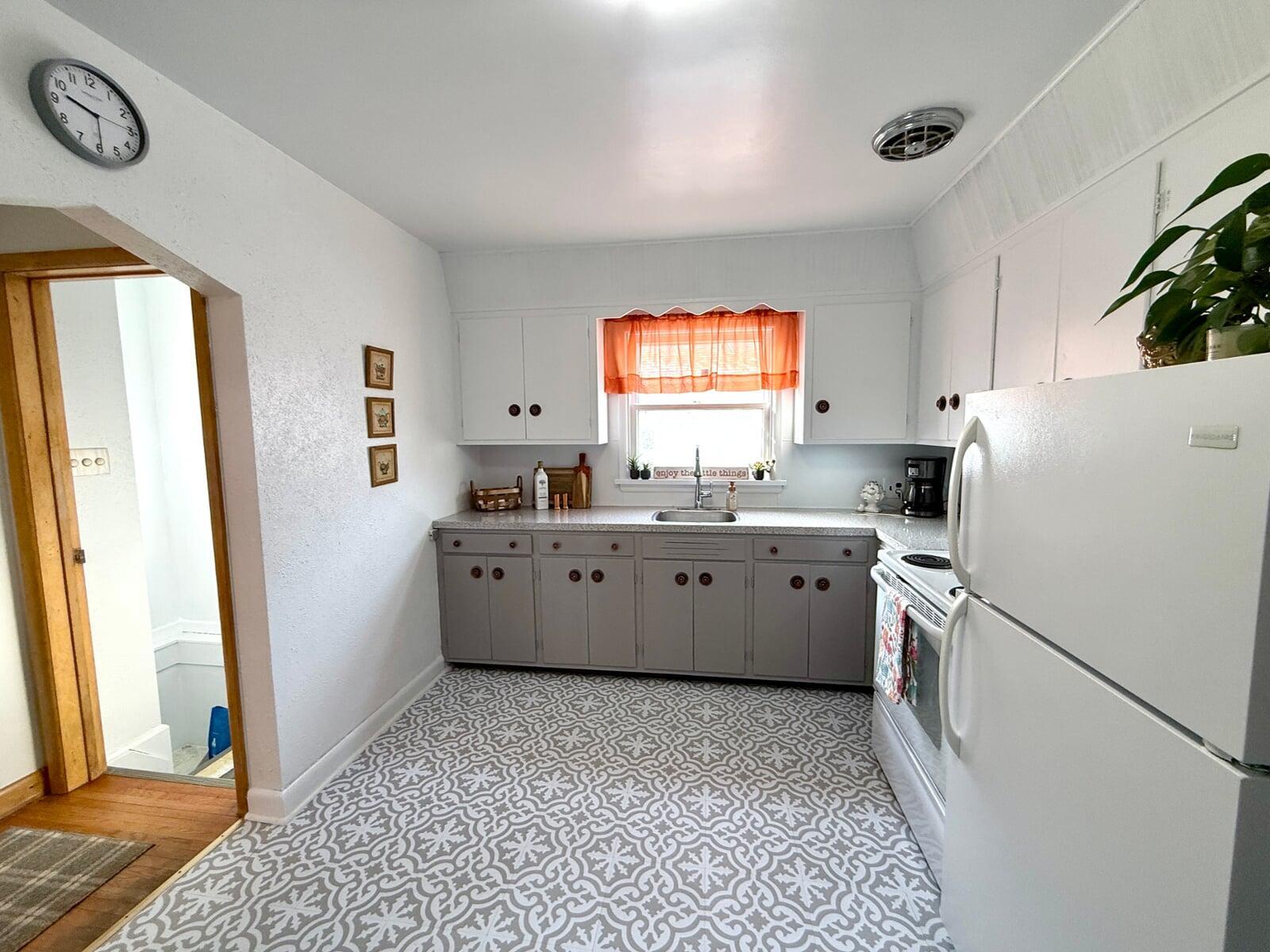 BIG KITCHEN WITH PLENTY OF SPACE